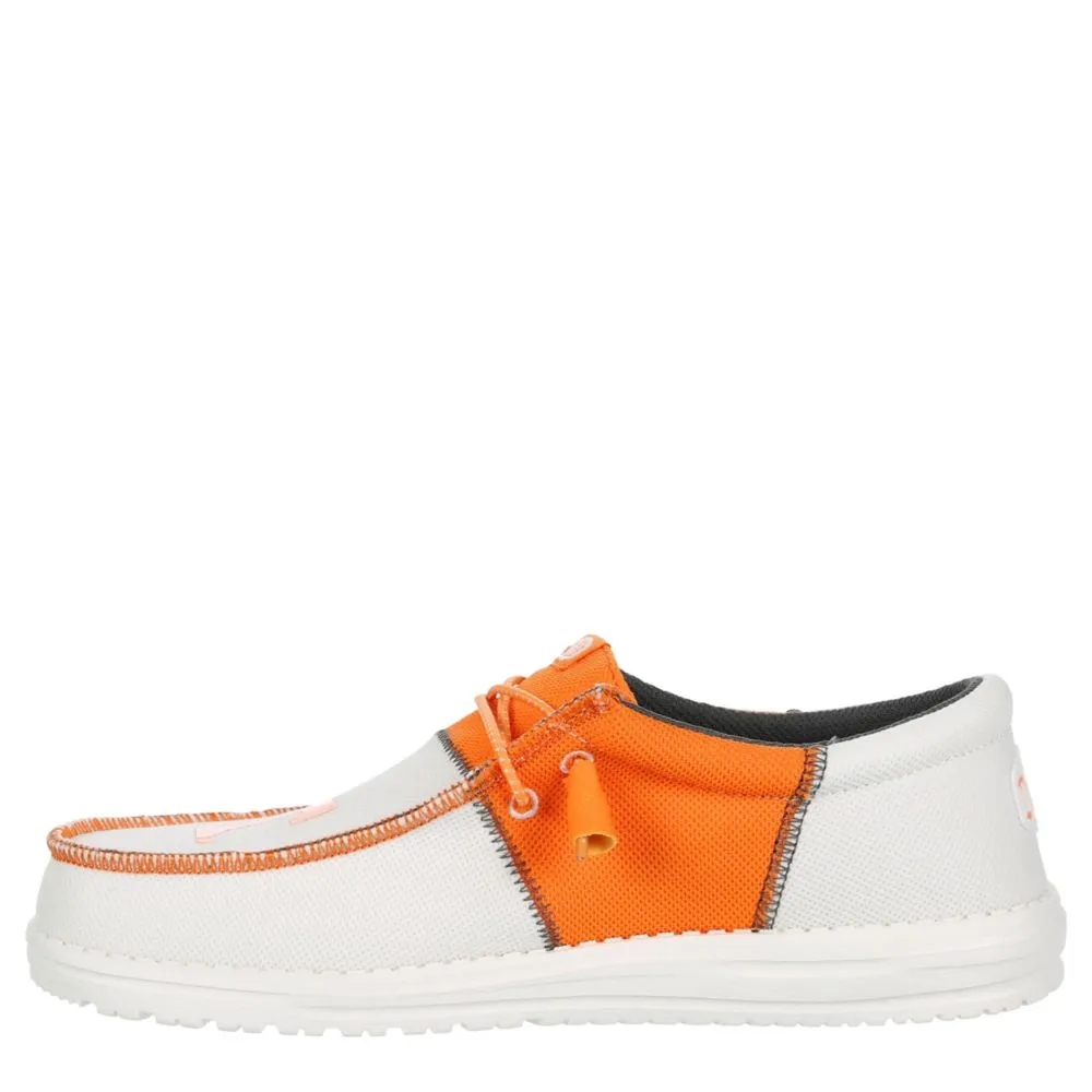 HEYDUDE  MENS WALLY TRI TENNESSEE SLIP ON SNEAKER